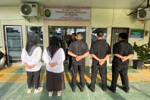 Sekretaris Pengadilan Agama Sidikalang Tekankan Disiplin dan Tanggung Jawab dalam Briefing Pagi Petugas Kebersihan dan Keamanan